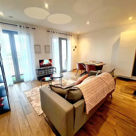 Sophisticated 2br W Terrace&parking Spaces