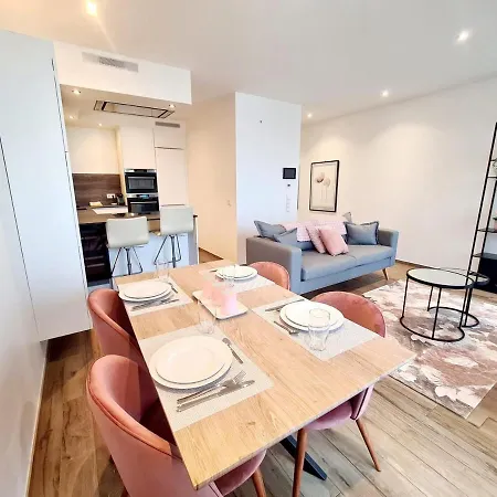 Sophisticated 2br W Terrace&parking Spaces *
