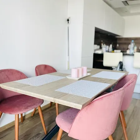 Appartamento Sophisticated 2br W Terrace&parking Spaces