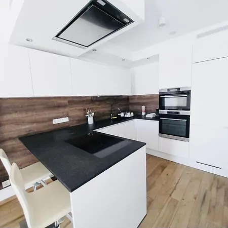 Sophisticated 2br W Terrace&parking Spaces
