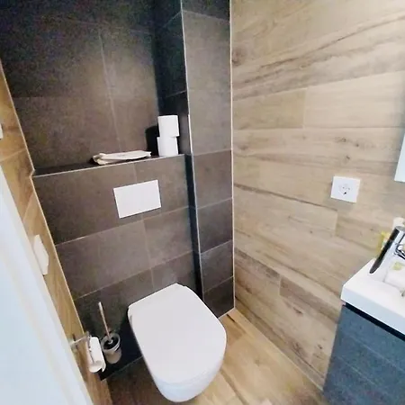 Sophisticated 2br W Terrace&parking Spaces Appartamento *